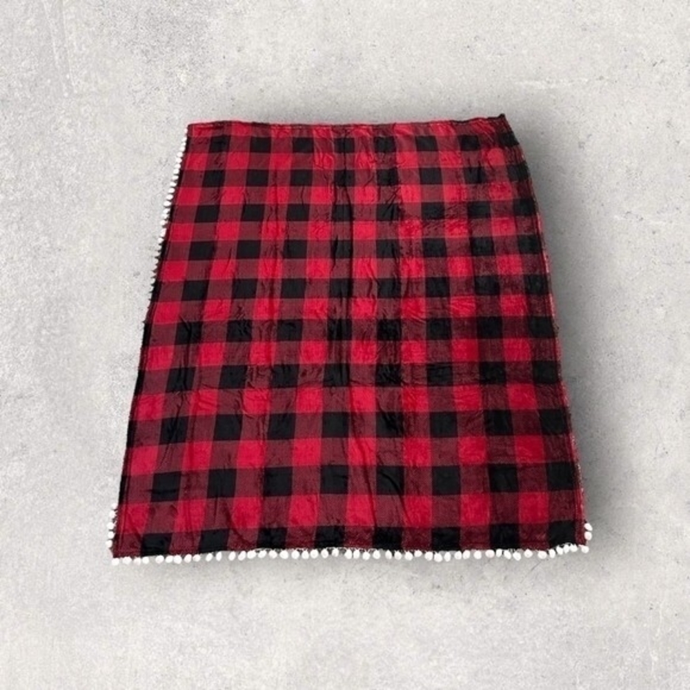 Plaid Throw Blanket Red Black White PomPom Trim 60x48 Velvet Plush Polyester New - Picture 3 of 5